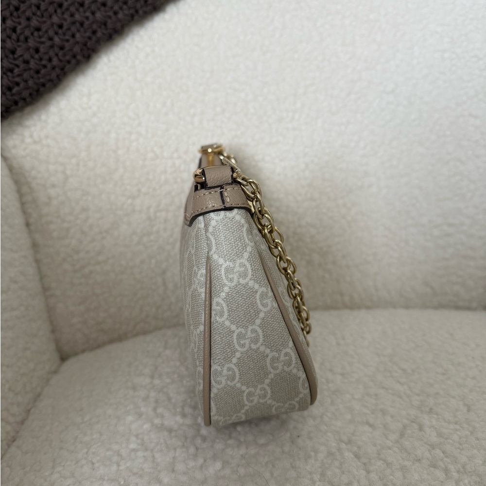 Gucci Beige and Gold Shoulder Bag - Picture 2 of 4